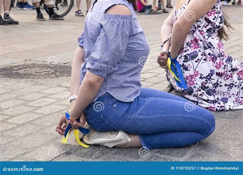 lesbian tied|Handsbehindback .